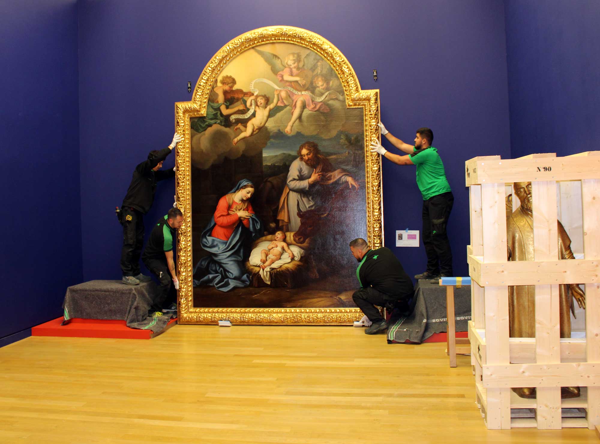 Transport et installation de tableaux de grand format pour une exposition à Aix en Provence